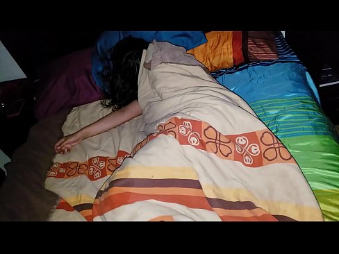 ❤️ Vicfilo kritikante sian junan duonpatrinon dum ŝi dormas. ❌ Nur porno ĉe ni