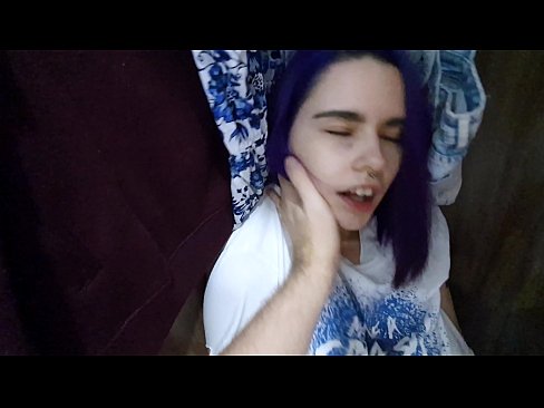 ❤️ Trovis mian fratinon en la ŝranko kaj helpis ŝin kumi ❌ Nur porno ĉe ni